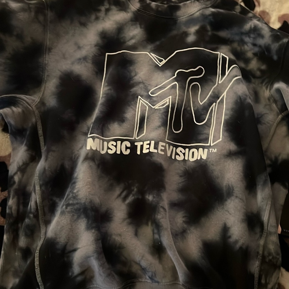 MTV crewneck